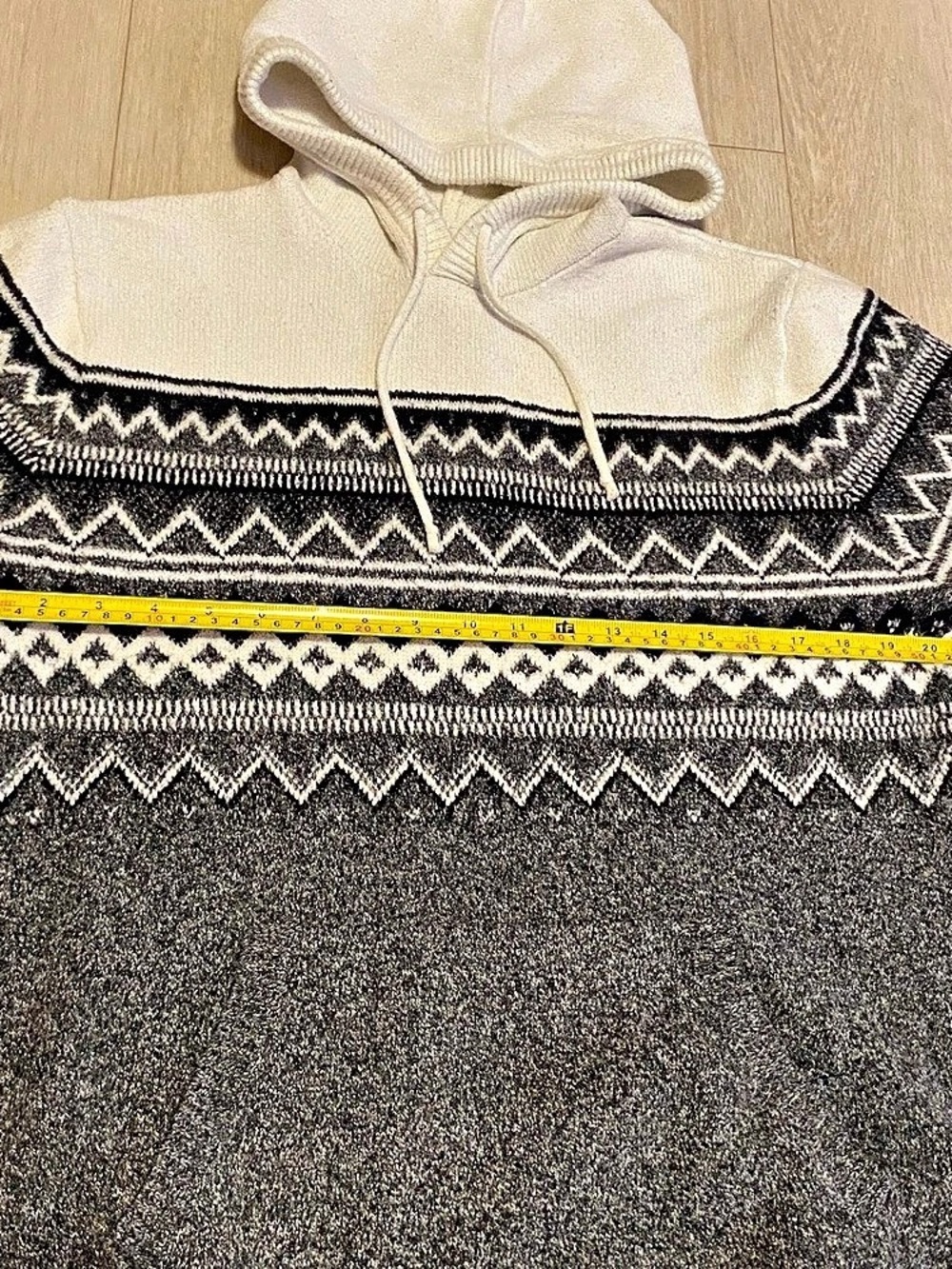 Old Navy Sweater Knit Geometric Aztec Hoodie in Black & White Size Large - Picture 9 of 10
